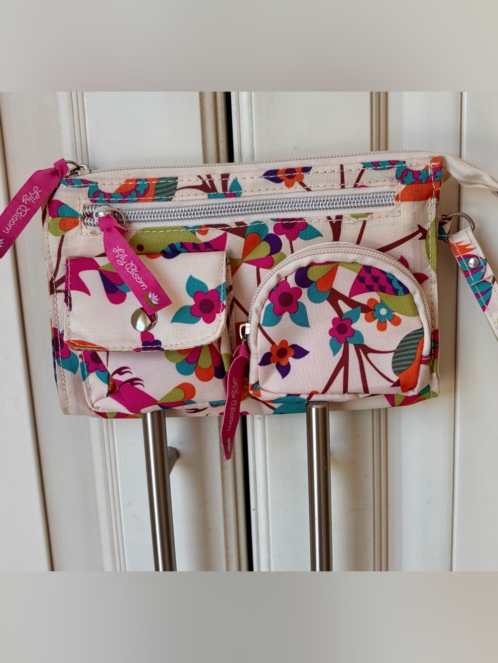 🍊 Lily Bloom Bird & Floral Wristlet. EUC.
